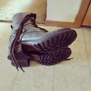 Grey size 6.5 Taos boots